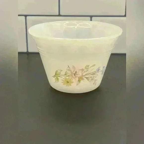 Vintage 1970s Set of 3 Milk Glass Indopal Ramekins / Custard Cups Pastel Flowers - Picture 2 of 4